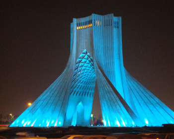 Башня Азади ночью