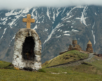Монастырь Бетлеми гора Казбек