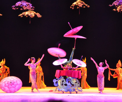 Акробатическое шоу «Парящие акробаты» в Театре Чаоян