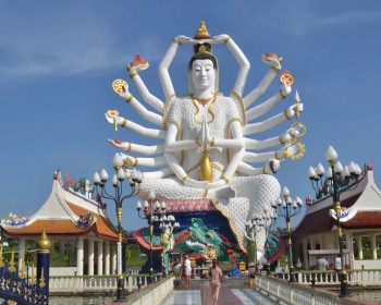 Большой Будда – статуя, которая сделана из белого мрамора.