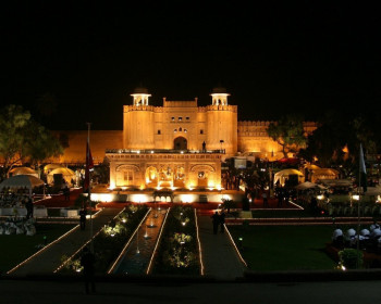 Лахорская крепость ночью