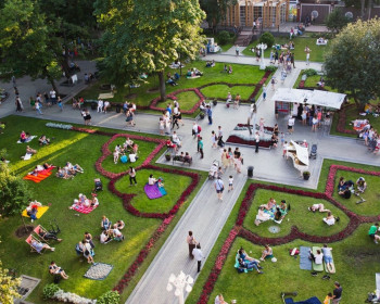 Парк сад Эрмитаж в Москве