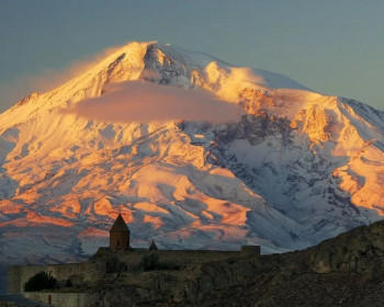 Гора Арарат на закате