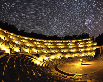 Театр в Эпидавре ночью