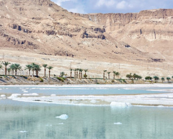 Пляж минерал на Мертвом море